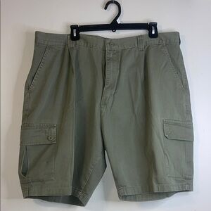 EUC Chaps Ralph Lauren Green Cargo Shorts – Size 40 #107